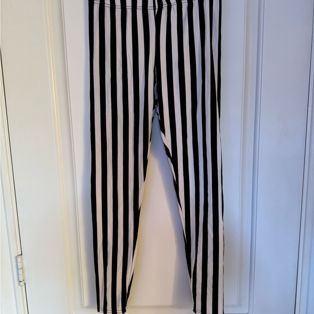 Striped Black and White Leggings